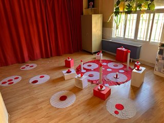 Cuidadora de niños con titulo en educacion infanti
