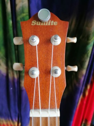 Ukelele Soprano Sunlite con Afinador