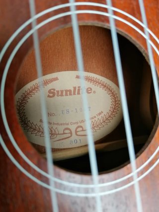 Ukelele Soprano Sunlite con Afinador