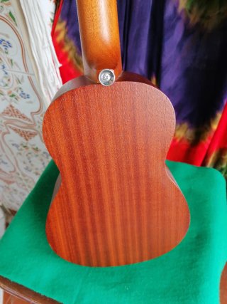 Ukelele Soprano Sunlite con Afinador