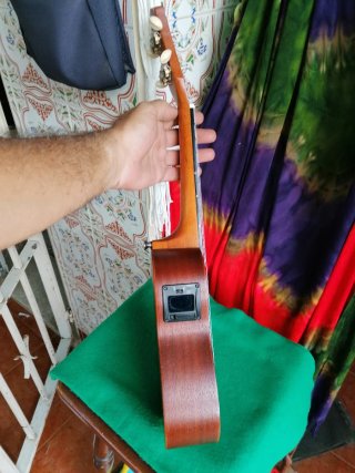 Ukelele Soprano Sunlite con Afinador
