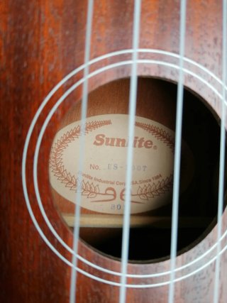 Ukelele Soprano Sunlite con Afinador