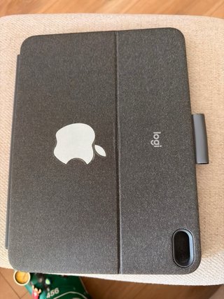 Logitech Combo Touch para iPad 10ª Generación