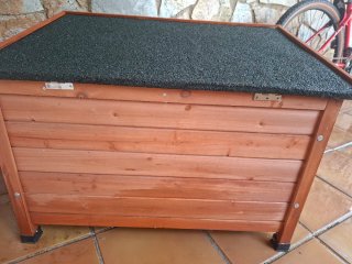 Casa para perros o gatos de madera