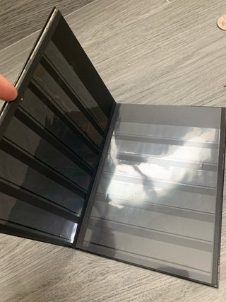 Álbum de sellos con colección variada