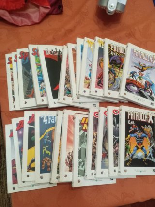 Colección cómics blanco y negro. 23.