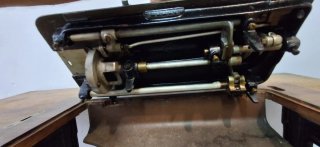 Máquina de coser antigua Sigma funcionando