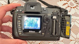 EXCELENTE Camara Nikon D70S Completa con bolsa PRO