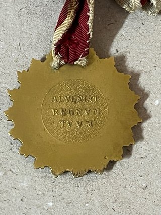 Bonita medalla del Sagrado Corazon. Cinta original