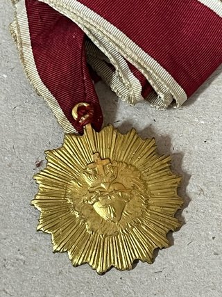 Bonita medalla del Sagrado Corazon. Cinta original