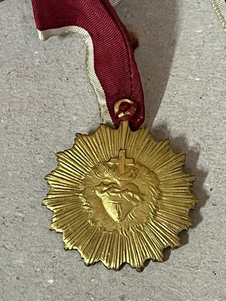Bonita medalla del Sagrado Corazon. Cinta original