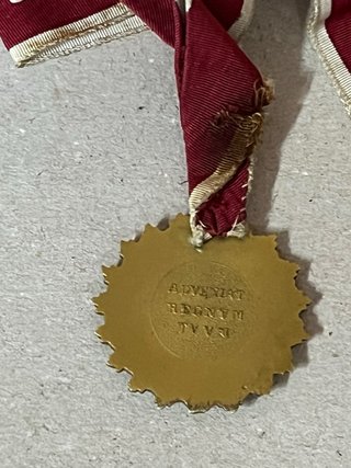 Bonita medalla del Sagrado Corazon. Cinta original