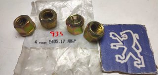 934 - Peugeot 504 540517 5405.17 porca roda origin