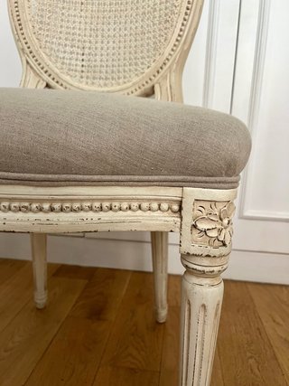 Silla estilo Luis XVI, madera y tela.
