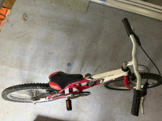 Bicicleta ATK Kiddy 200 20 Roja y Blanca