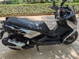 KYMCO DTX 125 24 7.500 km + 3 cascos