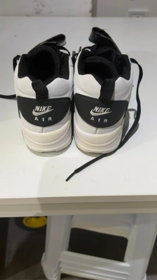 Zapatillas Nike Blancas y Negras