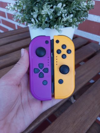 Joy-Con viola e arancione per Switch