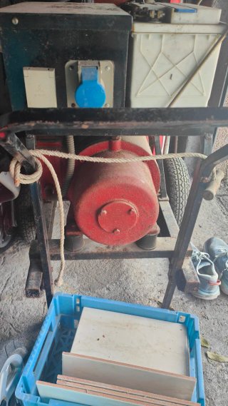 Generador eléctrico, está en Xinzo de Limia.