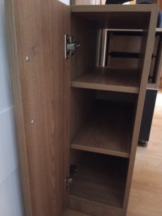 Escritorio madera cajonera y puerta 1.10x54x75