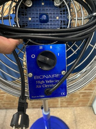 Ventilador de pie Bonaire azul y plateado