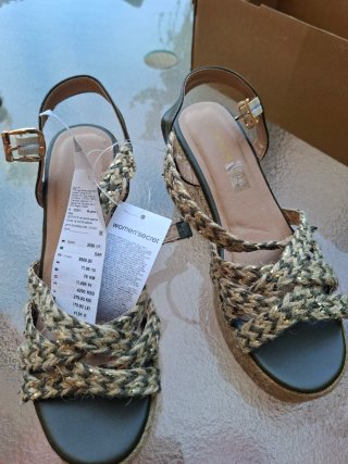 Sandalias Women'secret NUEVAS doradas y verdes