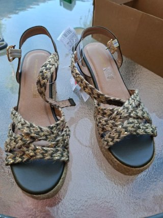 Sandalias Women'secret NUEVAS doradas y verdes