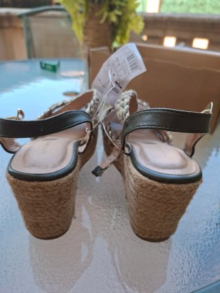 Sandalias Women'secret NUEVAS doradas y verdes
