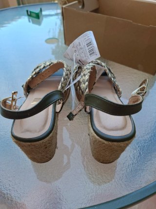 Sandalias Women'secret NUEVAS doradas y verdes