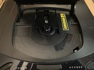 Sega Saturn en caja con mandos