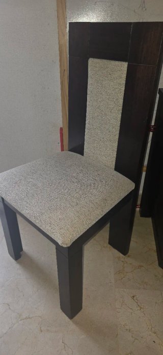Sillas de madera maciza tapizadas