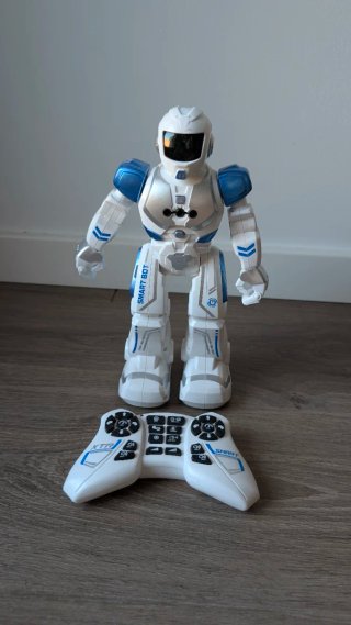 Robot inteligente con mando a distancia