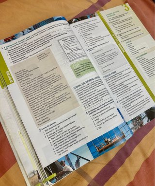 Libro de inglés Living English 2 Bachillerato