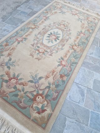 Tappeto vintage floreale beige e rosa