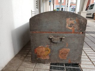 Baúl de cedro muy antiguo