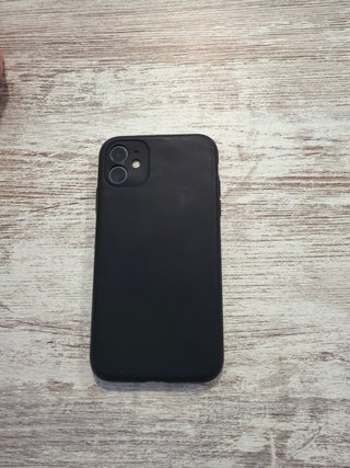 Iphone 11 en muy buen estado y funda incluida