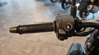Honda CB125R 2024 Negra - 1.544 Km