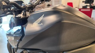 Honda CB125R 2024 Negra - 1.544 Km