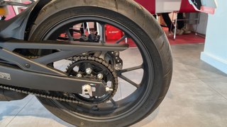 Honda CB125R 2024 Negra - 1.544 Km