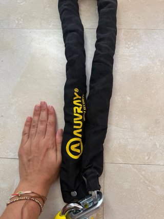Cadena de seguridad para la moto marca AUVRAY