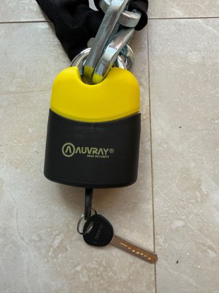 Cadena de seguridad para la moto marca AUVRAY