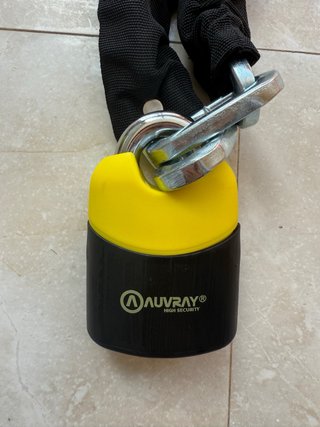 Cadena de seguridad para la moto marca AUVRAY