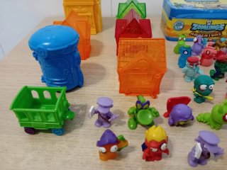 Lote 40 figuras Zomlings