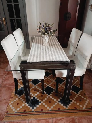Mesa Comedor Cristal y 4 Sillas Blancas