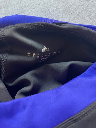 Mallas Adidas Negras con Detalles Morados