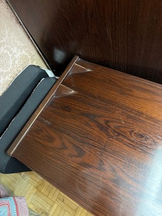 Mueble bajo de madera y metal esta