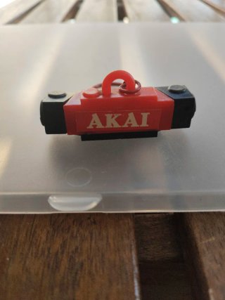 Llavero Radiocassette AKAI Antiguo