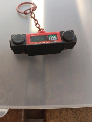 Llavero Radiocassette AKAI Antiguo