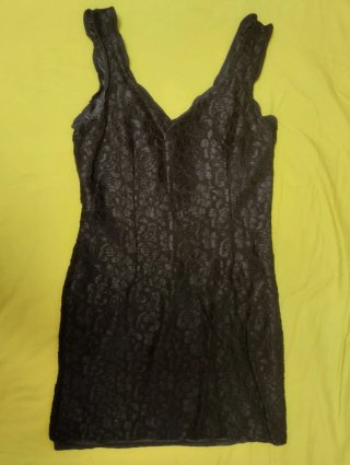 Vestido negro de encaje