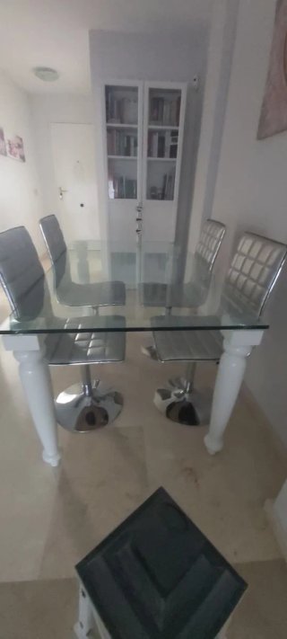 Mesa diseño de comedor cristal y madera